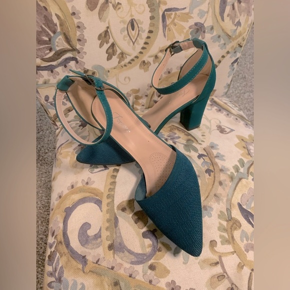 Elegant Teal Ankle Strap Heels - Picture 4 of 6